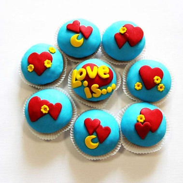 Капкейки "Love is..." купить - мичуринск.сладкоежкин.рф